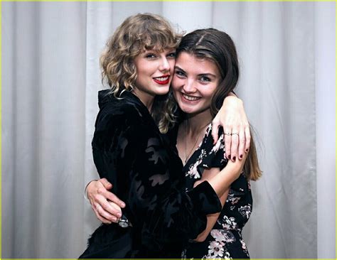 Photo Taylor Swift Fans Share Photos From London Secret Sessions 21