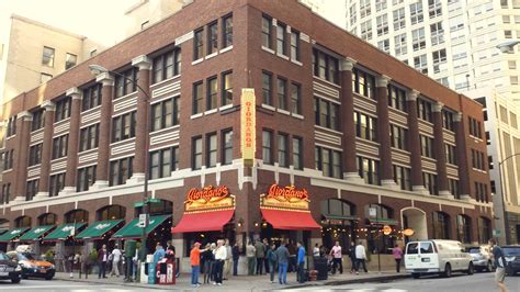 Gionino's pizzeria has been serving up your hometown pizza favorites for over 30 years. Giordano's vs Lou Malnati's: The Battle For Chicago's Best ...
