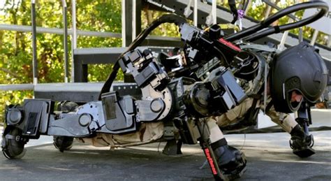 Japanese Students Design Robot Suit That Moves Entirely Without Motors