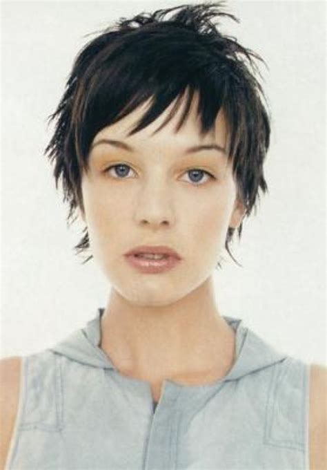 Although, it's true that women and girls with short and medium length of hair usually find better choppy when considering a choppy hairstyle, women are usually afraid of losing their womanliness. 40 Choppy Hairstyles To Try For Charismatic Looks - Fave HairStyles