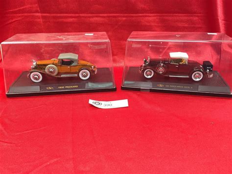 2 132 Scale Diecast Cars In Museum Cases 1930 Pacard And A 1930
