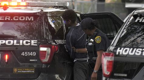 Handcuffed Suspect Escapes From Houston Police Custody Flipboard