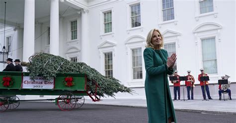 See Photos Of White House Holiday Decorations