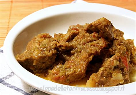 Refers to person, place, thing, quality, etc. STRACOTTO DI MAIALE CON LA VERZA