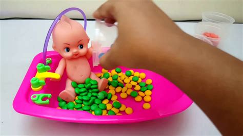 Learn Colors Baby Doll Bath Time Mandm Chocolate Candys Youtube