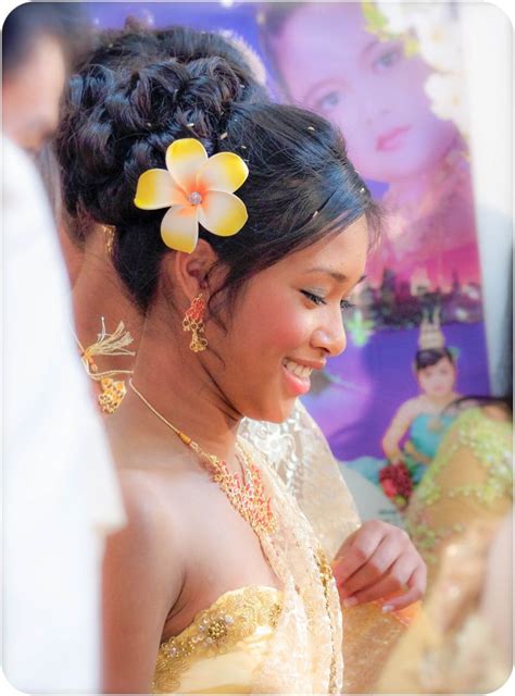 cambodian wedding bride s maid cambodian wedding wedding bride