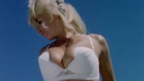 Babette Bardot Mondo Boobs Dancing Outside In Mondo Topless YouTube