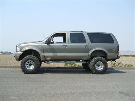 Ford Excursion Diesel Lifted