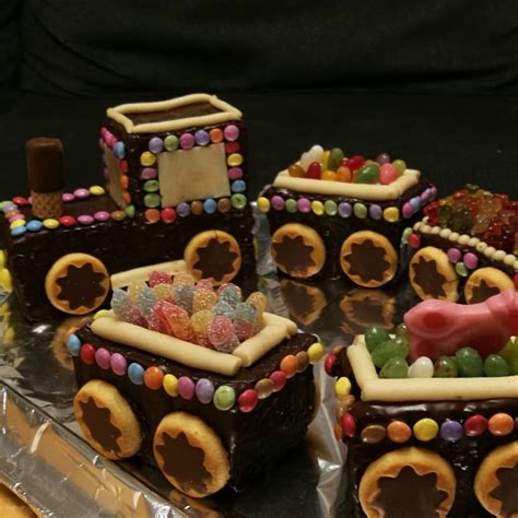 Über 199 bewertungen und für raffiniert befunden. #Kuchen #Zug #Kindergeburtstag #train #birthdaycake ...