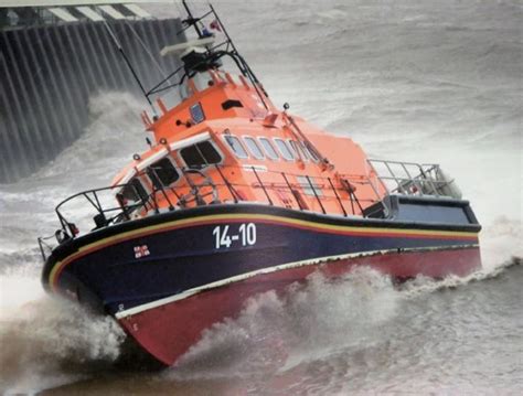 Rnli Severn Class Lifeboat Cool Boats Tug Boats Pilot Boats