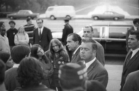 president nixon makes surprise pre dawn visit to lincoln memorial chats with war protesters 50
