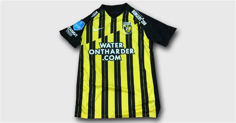 Die offiziellen fussball trikots von vitesse arnheim. Das getragene Vitesse Arnheim-Trikot von Maximilian Wittek