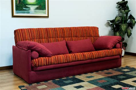 Al primo posto troviamo il divano letto iris di samira, con sistema di apertura clic clac (o a libro). Divano letto a libro - VAMA Divani