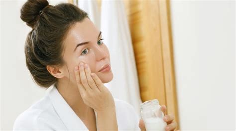 Apply Coconut Oil On Your Face Overnight For Great Skin Life Style