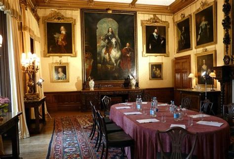 The table generally seats 10 during the day with the ability to extend for grand dinners. Sense and Simplicity: Downton Abbey House Tour