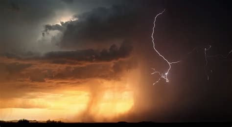 Storm Chaser Creates Jaw Dropping Reel Of K Fps Lightning Footage