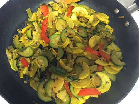 In a large bowl toss the zucchini and yellow squash in olive oil, minced garlic, salt and pepper. Queen of my kitchen: Zucchini -Squash Stir Fry with Indian ...
