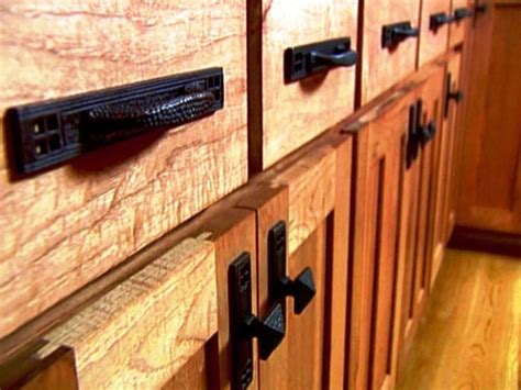 Love modern farmhouse kitchen design? Rustic Kitchen Cabinet Hardware | Rustic kitchen cabinet ...