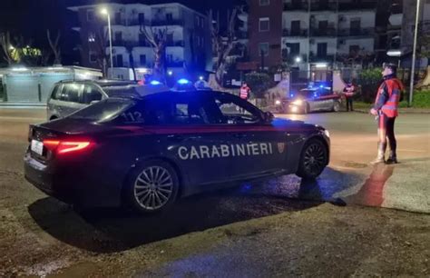 Giugliano Rapinano Supermercato Armati Di Fucile Arrestati Due Giovani