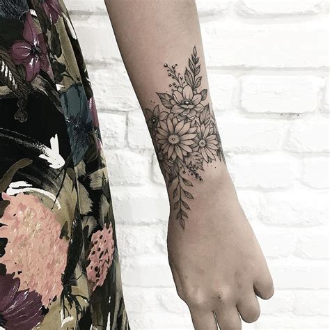 Seems like lots of people like to remind themselves to be free or symbols of the idea of flying away or being free. pattern tattoos designs #Patterntattoos in 2020 | Forearm ...