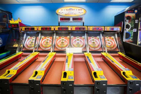 Chuck E Cheeses Aims To Grow Sales By Pleasing Grown Ups Palates