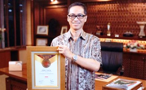 Sebelum membaca nopelnya alangkah baiknya kalian membaca terlebih dahulu. Rizkan Chandra, Best CEO Semen Indonesia Versi Warta ...