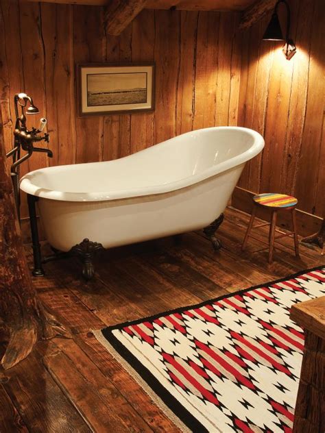10 Cozy Cabin Chic Spaces Were Swooning Over Hgtvs Decorating