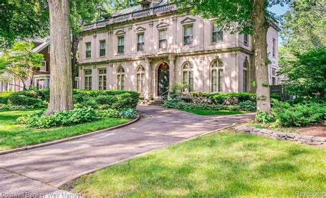 15 Detroit luxury mansions on sale for $500,000 or more