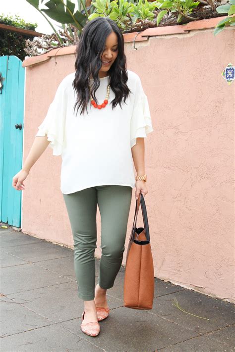 4 Easy Tips to Style Tops for Business Casual Work to Play