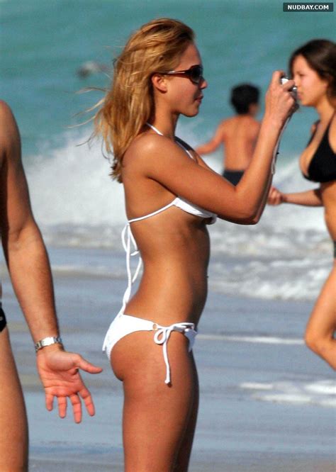 Jessica Alba Ass On The Beach In Miami January Nudbay