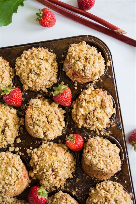 Strawberry Rhubarb Streusel Muffins