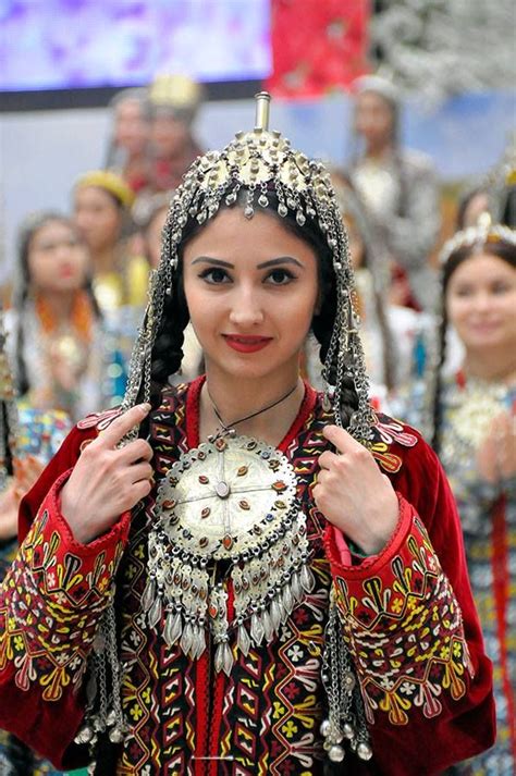 Oğuz Türkleri Türkmenler ve Geleneksel Giyimleri Costumes around