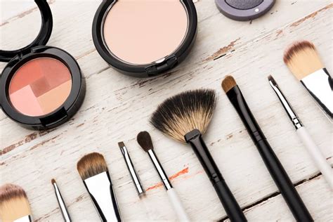 6 Easy Ways To Get Free Makeup Samples The Savvy Couple
