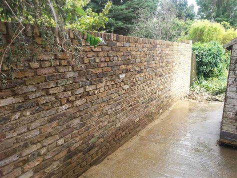 Rustic Garden Wall From Reclaimed Bricks In English Garden Wall Bond
