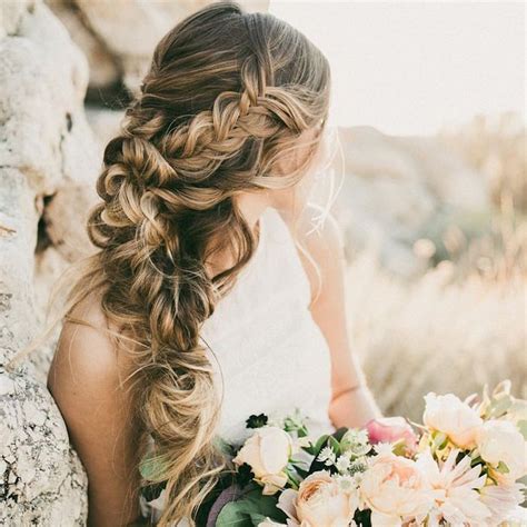 The most beautiful beach wedding hairstyles: Best Beach Wedding Hairstyles: Tips and Ideas - EverAfterGuide