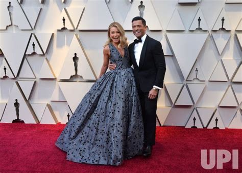 Photo Kelly Ripa And Mark Consuelos Arrive For The 91st Academy Awards