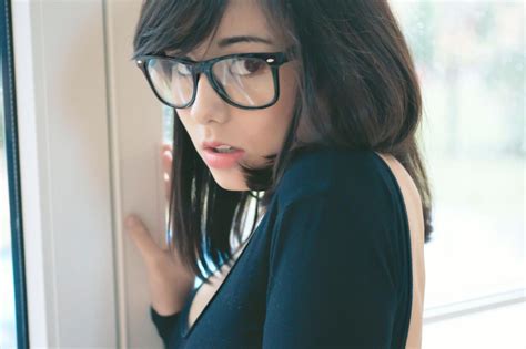 Model Laura Baduria Women Women With Glasses Brunette Wallpapers Hd Desktop And Mobile