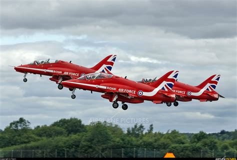 Xx204 Royal Air Force Red Arrows British Aerospace Hawk T1 1a At