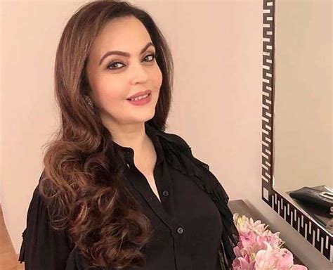 Nita ambani uses a phone worth rs 315 crores. Rumours On Nita Ambani Uses Mobile Phone Worth 315 Crore ...