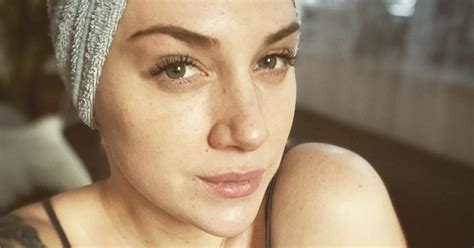 Az énekesnő mellett majka, köllő babett és pápai joci lesznek a tehetségkutató műsor mesterei, tilla pedig műsorvezetőként köszönti majd a nézőket. Tóth Gabi őszintén mesélt az anyaság kemény pillanatairól