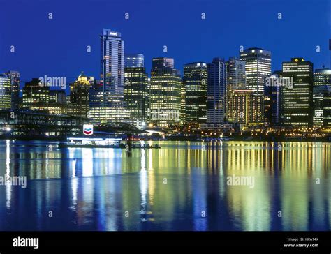 Vancouver Kanada Skyline Bei Nacht Stock Photo Alamy