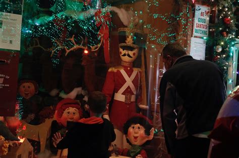 Amid A Pandemic Staten Island Homeowner Sets Up An Elaborate Christmas Display For Charity