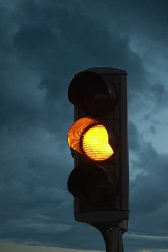 Driving Tips The True Meaning Of The Yellow Traffic Light Driver