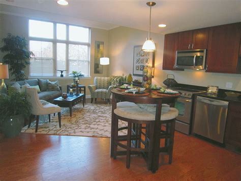 You'll come across additional information as well, from square footage and amenities to local demographics and rent trends data. One Franklin Square Apartments - Syracuse, NY | Apartments.com