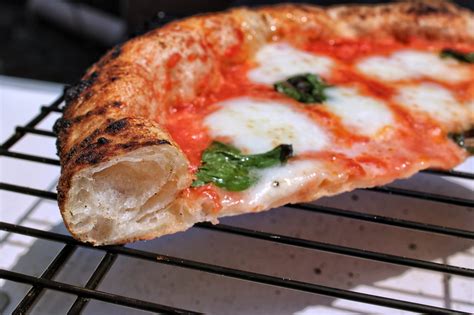 Pizza Napoletana Fatta In Casa Metodo Strumenti Ricetta Garage Pizza