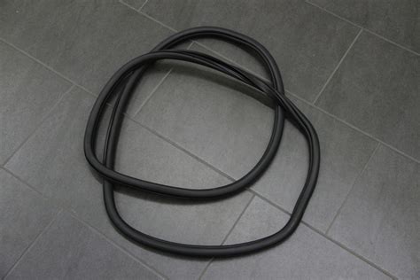 Ein volkswagen golf 7 r von innen mit digitalem tacho, media discovery radio und multifunktionslenkrad. VW Golf 7 Limousine Türdichtung 5G4867912B Gummidichtung ...