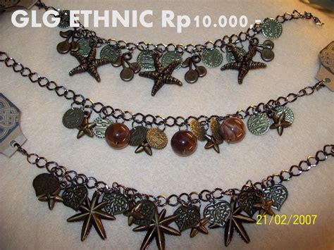 Minimal setiap satu bulan sekali kami selalu update aksesoris wanita terbaru atau terkini. Aksesoris Wanita