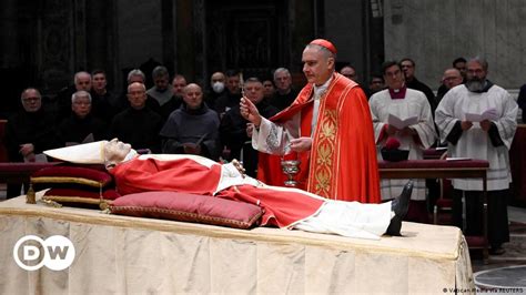 Pope Benedict Lies In State At The Vatican Dw 01032023