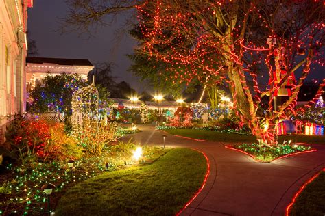 Here Are The Best 13 Places In Oregon To See Christmas Lights That