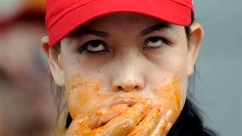 Us Woman Eats 183 Chicken Wings In 12 Minutes Cbc News